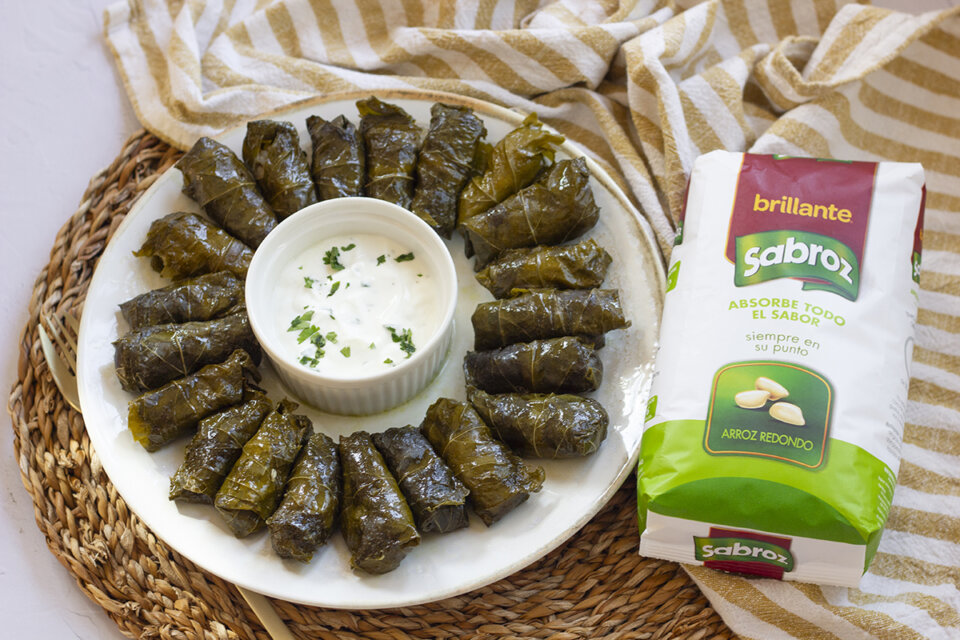 Dolmas: hojas de parra rellenas de arroz