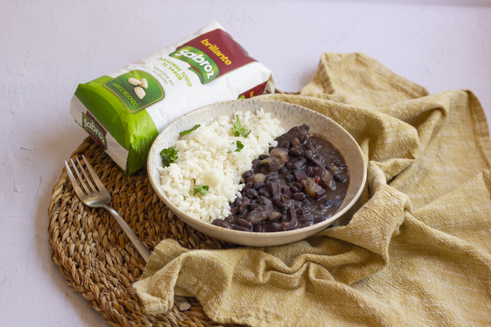 Feijoada: la receta tradicional de Brasil con arroz