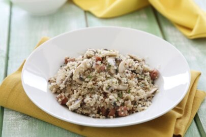 Quinoa con champiñones, ajo y jamón