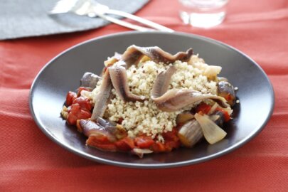 Escalibada de quinoa con anchoas