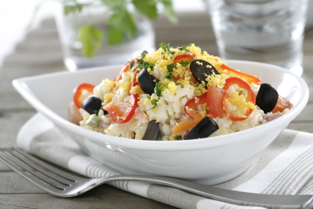 Ensalada de arroz con mayonesa Brillante, te lo pone fácil