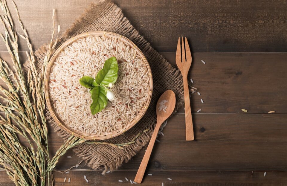 ¿Cuáles son los beneficios del arroz integral?