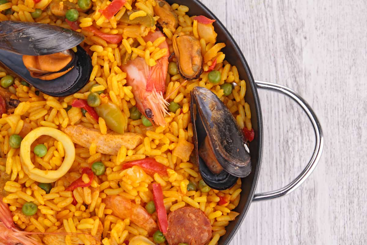 ¿quién Inventó La Paella Descubre Su Origen E Historia Brillanteemk 9454