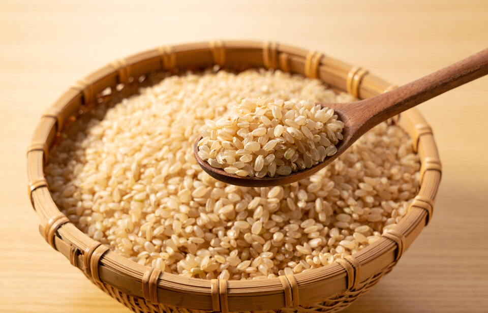 Comer arroz integral por la noche: ¿es una buena opción?