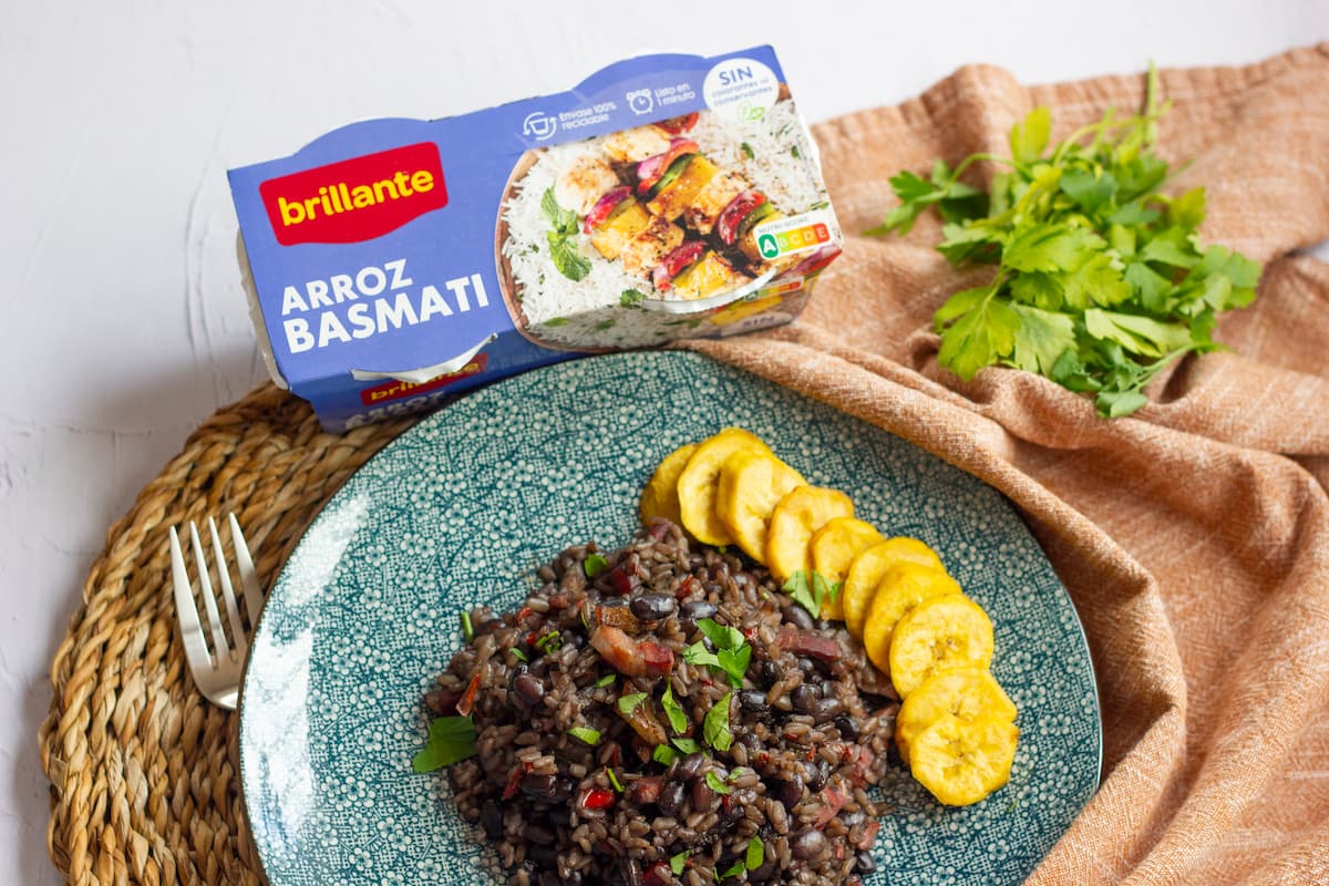 Arroz congri cubano con frijoles y plátano macho ¡saboréalo!