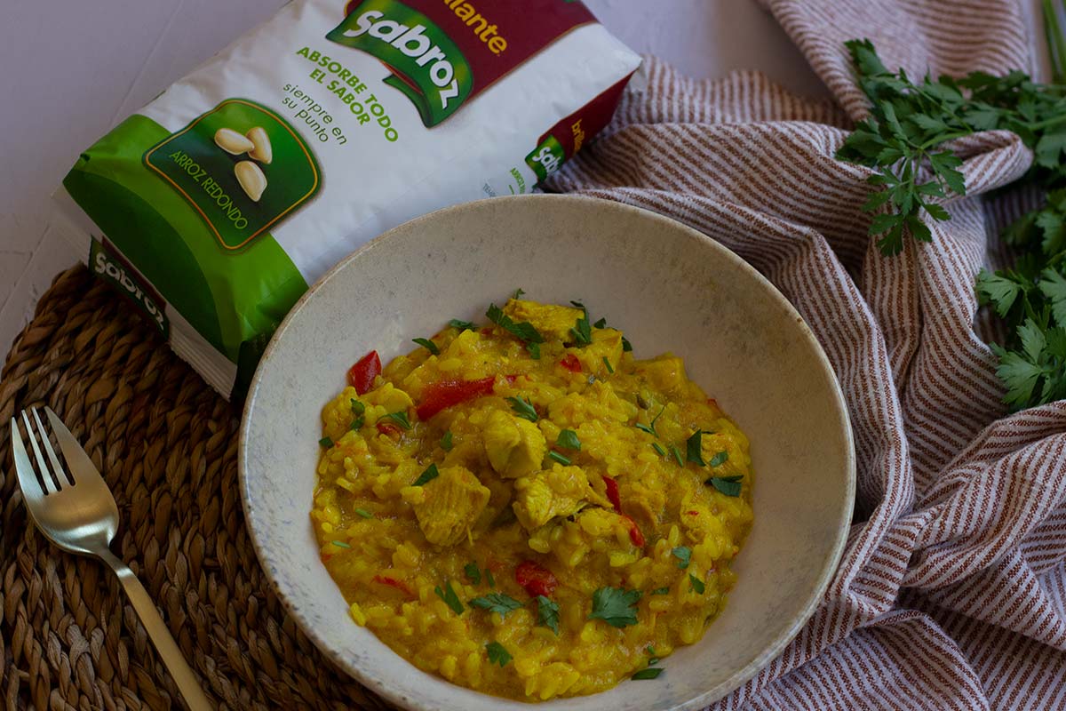 Arroz amarillo con pollo