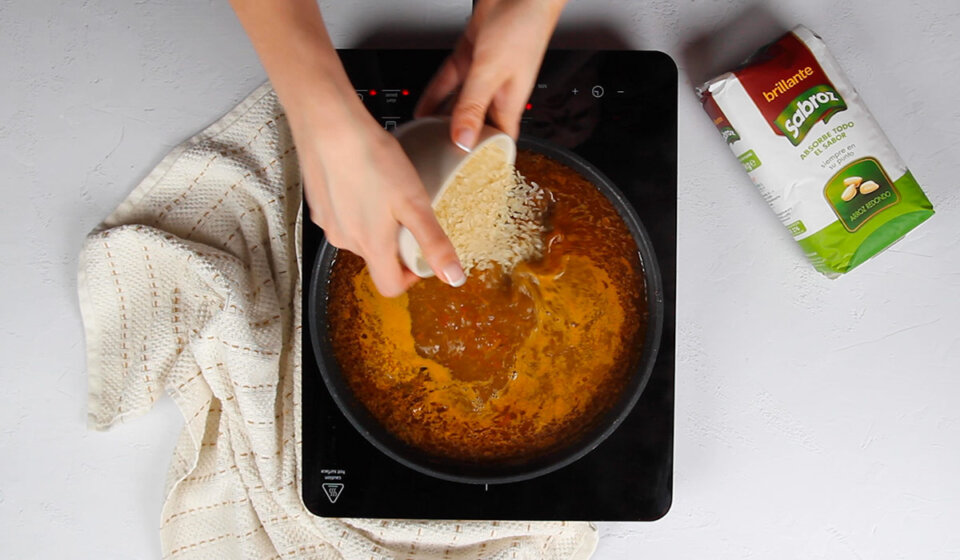 Caldo y arroz en Arroz con pato peruano