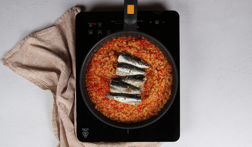 Sardinas en arroz con sardinas