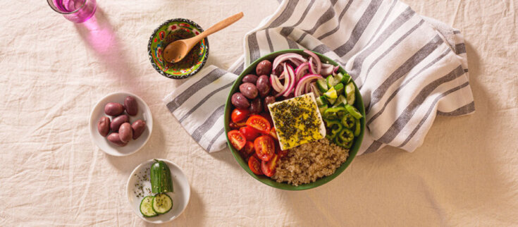 Ensalada-griega-con-quinoa-integral