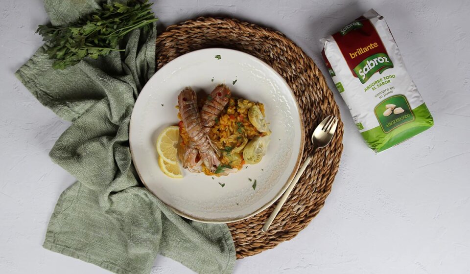 Presentación de galeras y alcachofas en Arroz con galeras y alcachofas