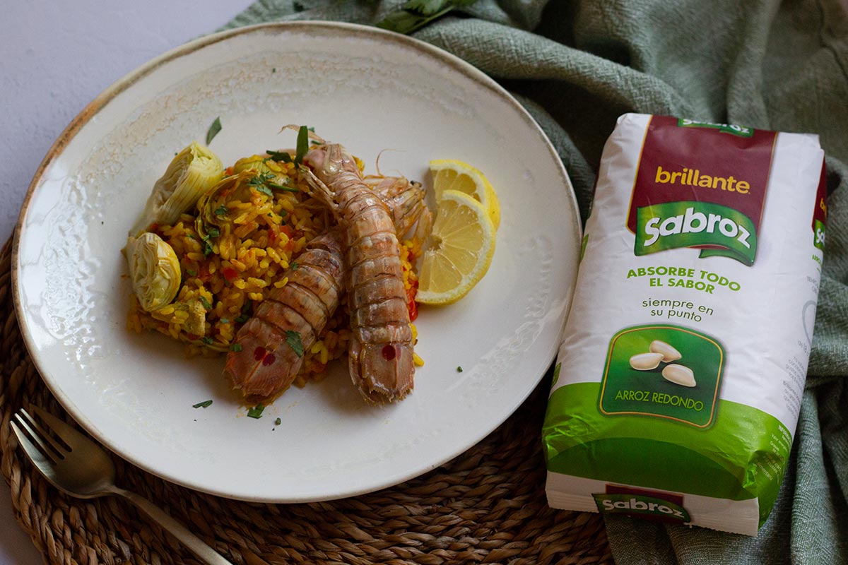 Arroz con galeras y alcachofas