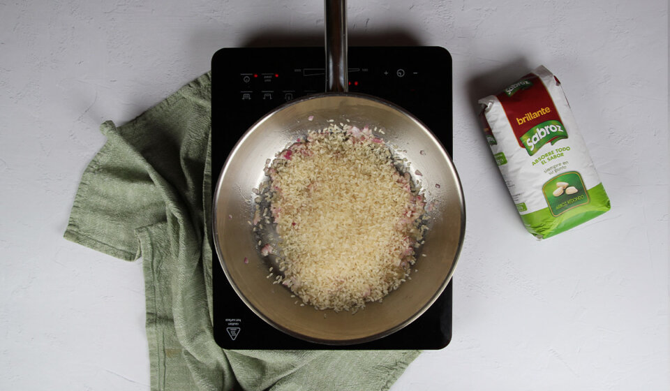 Añadir arroz en risotto Con Nata