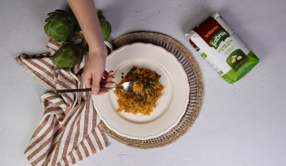 Presentación de Arroz con alcachofas y verduras