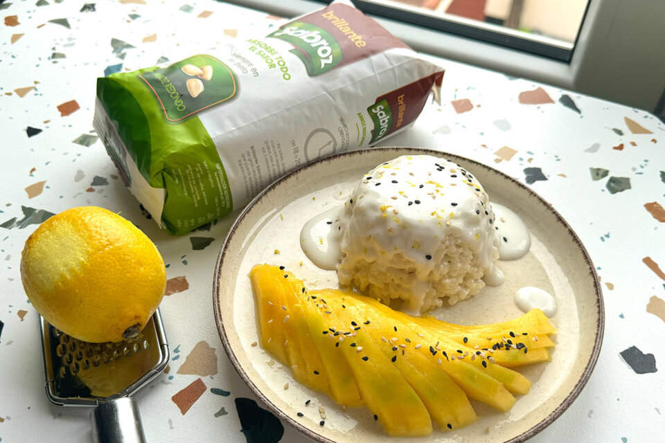 Arroz con leche de coco y mango