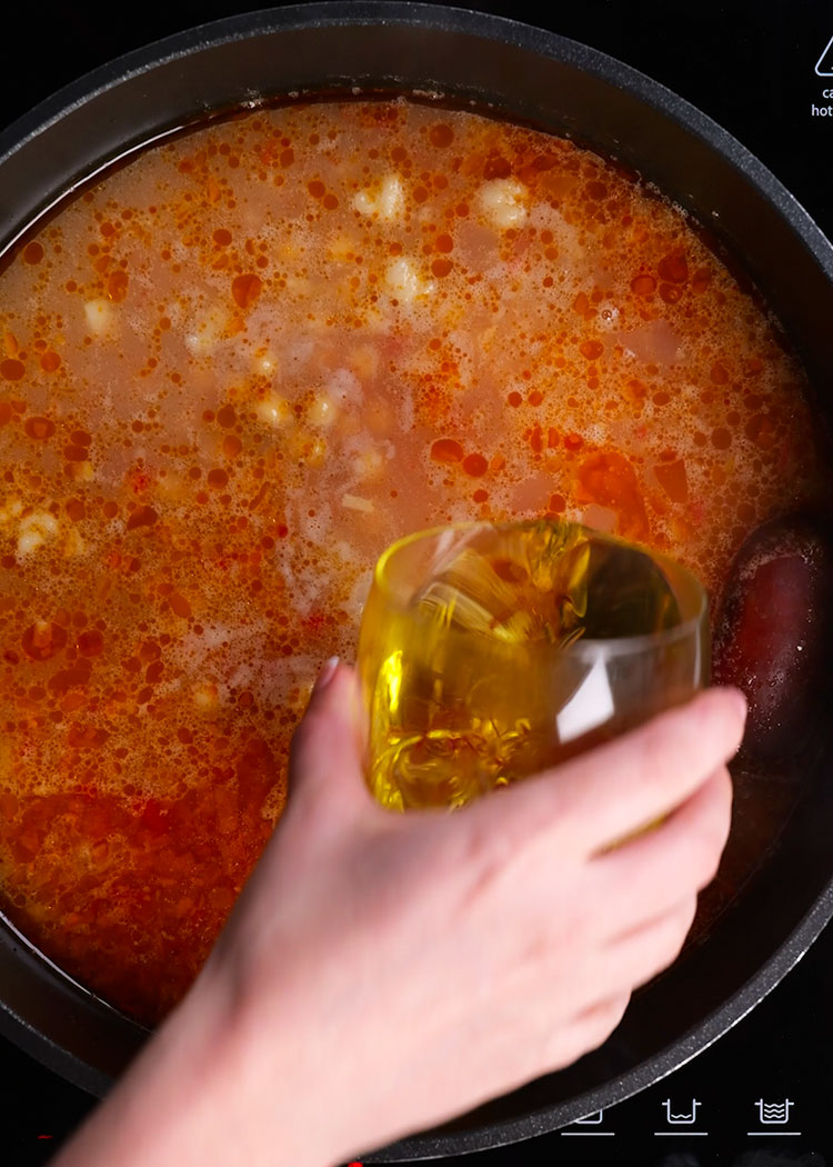 Infusión de azafrán a arroz con pata