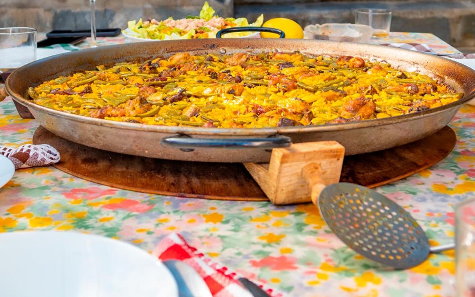 Socarrat paella: Descubre el secreto del toque crujiente perfecto