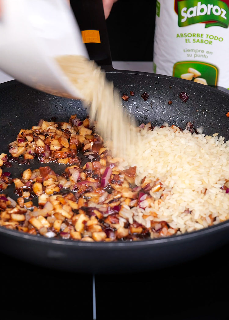 Tostar arroz en risotto de gambas cremoso