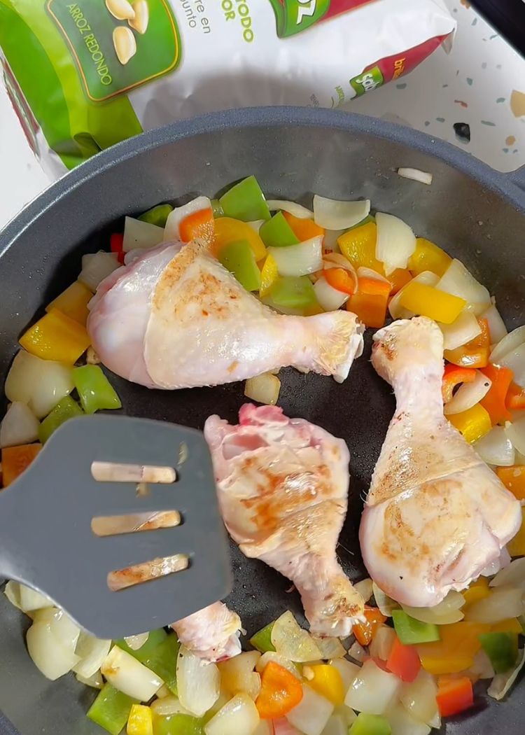 Dorar muslos de pollo en Arroz con pollo al horno