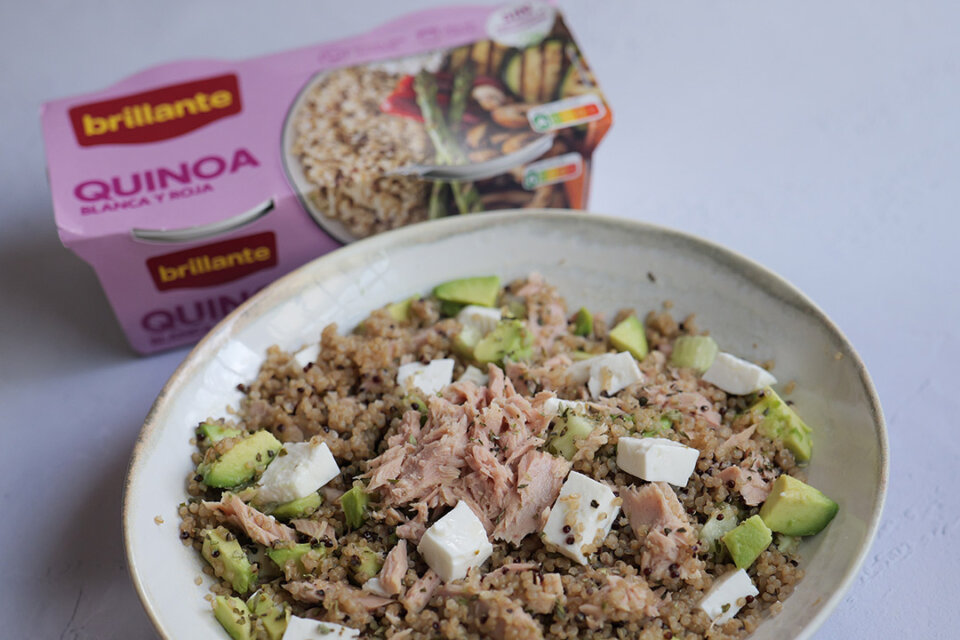 Ensalada de quinoa con atún: receta fácil y saludable