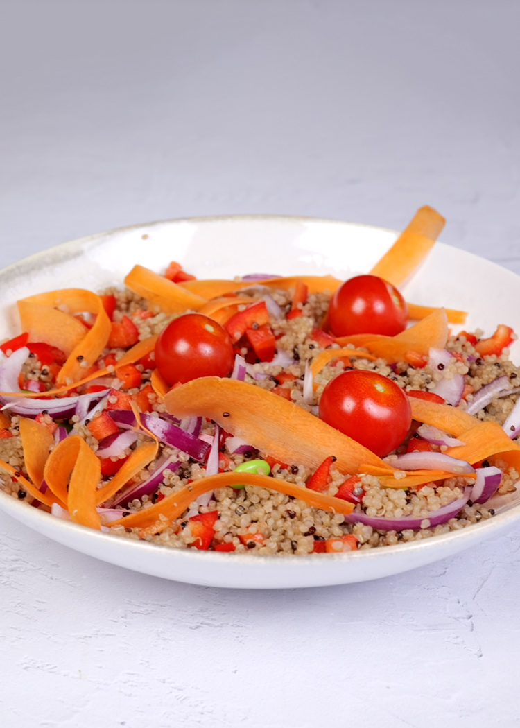 Montar Ensalada de quinoa y verduras