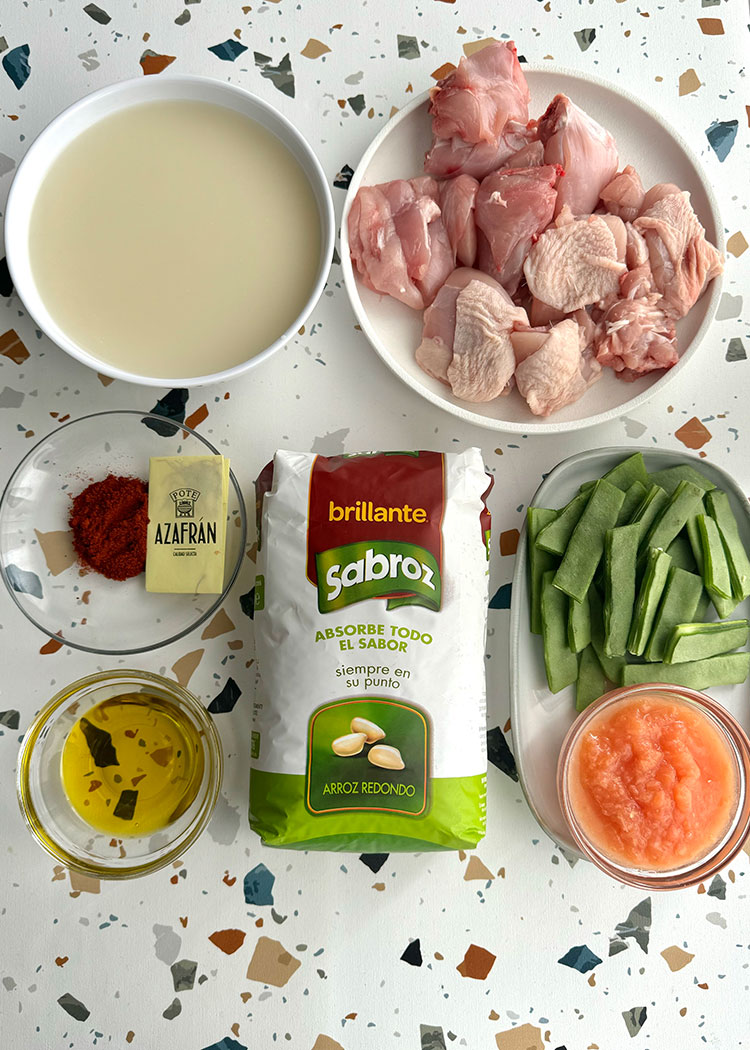 Ingredientes de paella de pollo y conejo