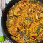 Paella de pollo y conejo